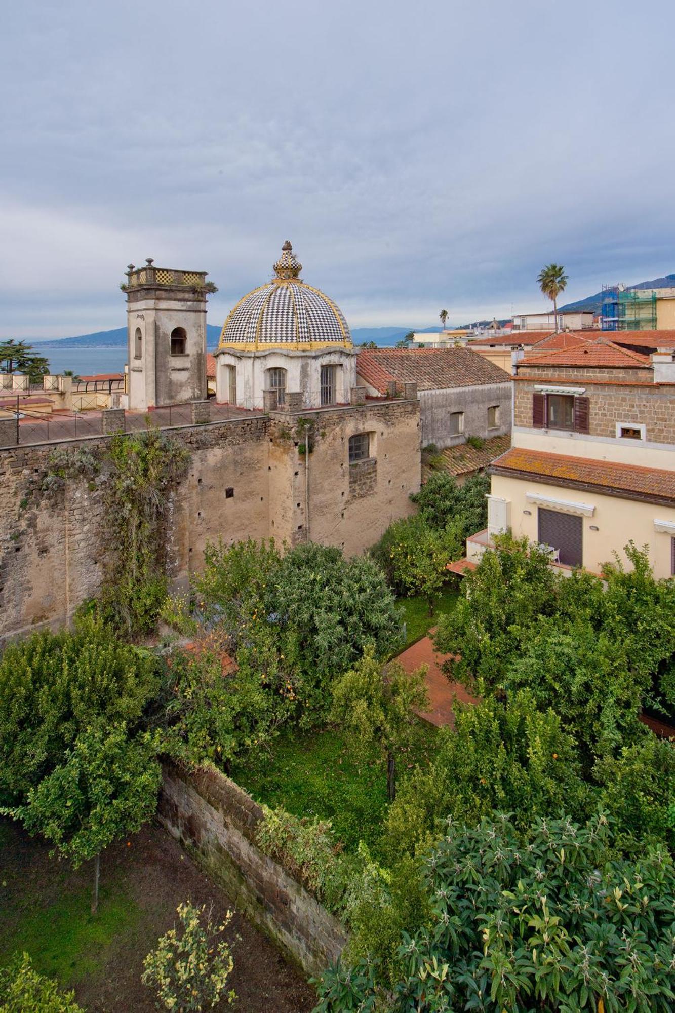 Bed and Breakfast La Viuzza Сорренто Экстерьер фото